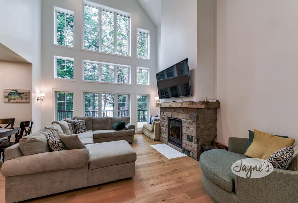 Great Room &amp; Fireplace