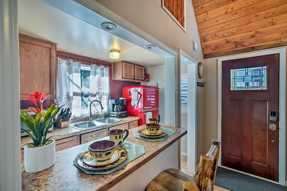 Dining Area | Dishware + Flatware Provided