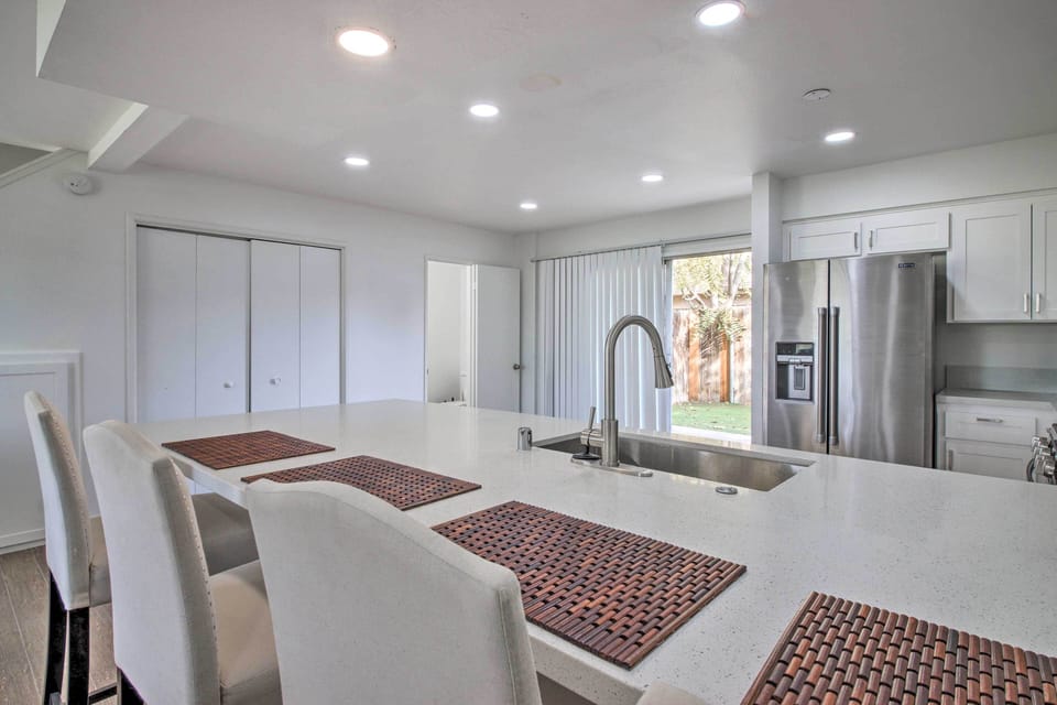 Kitchen | Dishwasher | Breakfast Bar