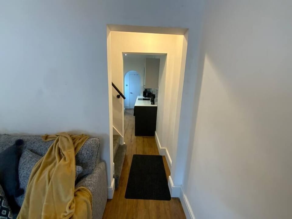 Living room to Kitchen 