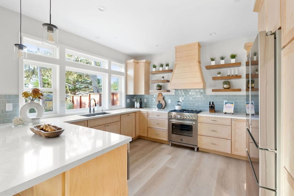 Spacious, well-stocked kitchen