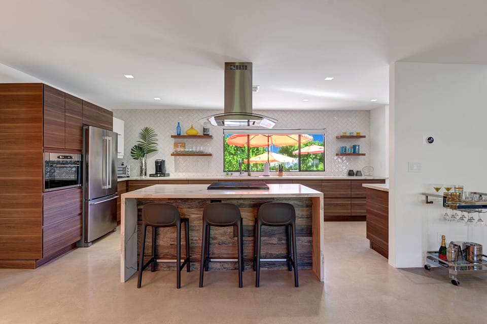 CHEF'S KITCHEN FULLY STOCKED!