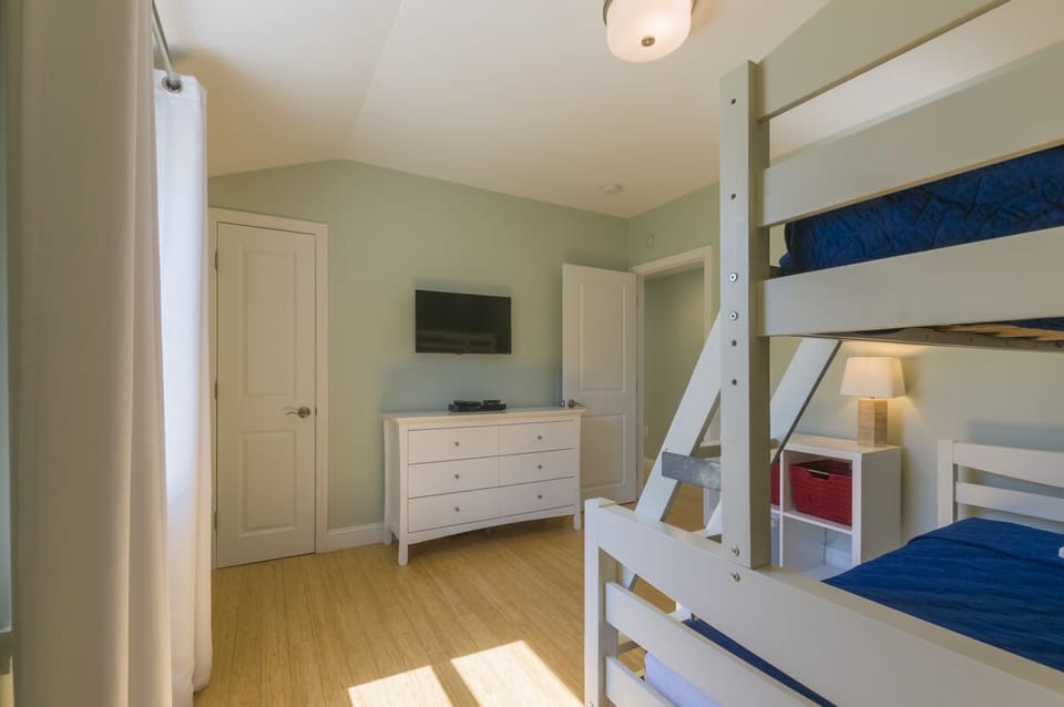 Bedroom #3 Bunk beds- twin over double and flat screen tv.