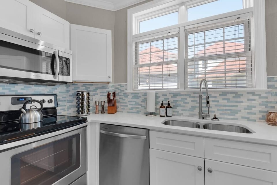Main house - Kitchen area