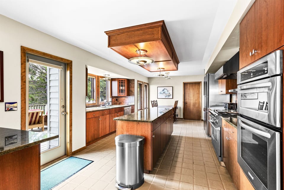 This kitchen is an entertainer's delight. Gather round and enjoy!