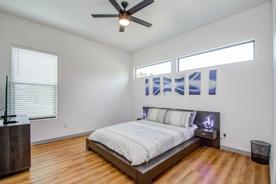 Bedroom with Queen Bed