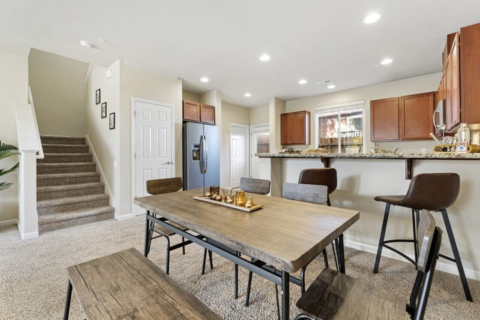 Gather around the table and enjoy delicious meals in this open-concept dining and kitchen area.