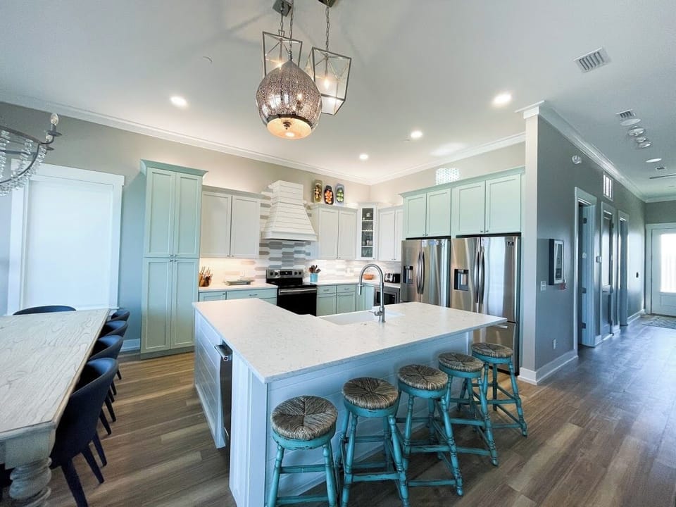 2nd Floor Spacious Kitchen and Dining Room
