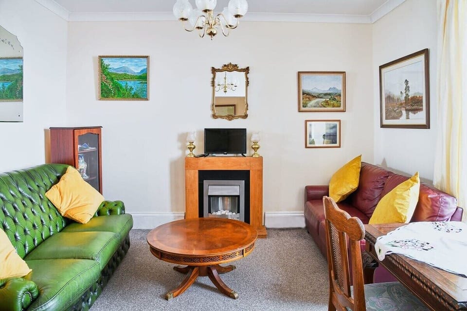 Freshwater River View, Innellan - Host & Stay