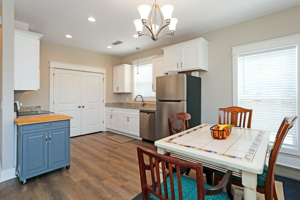 Eat-In Kitchen