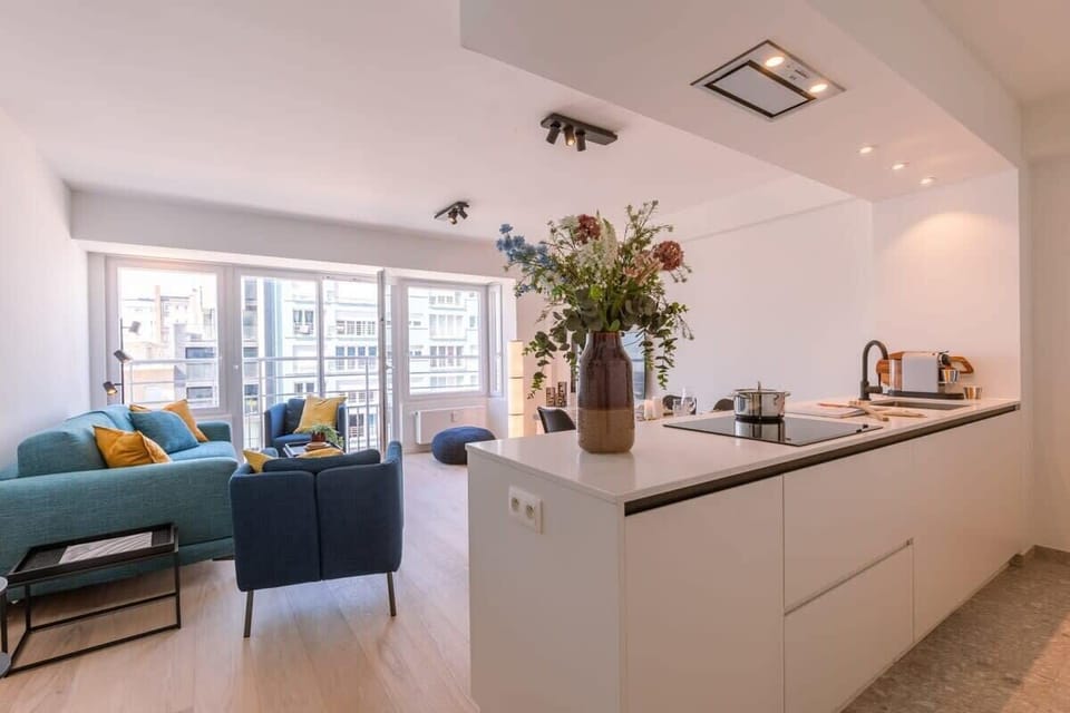 Spacious and warm livingroom with kitchen