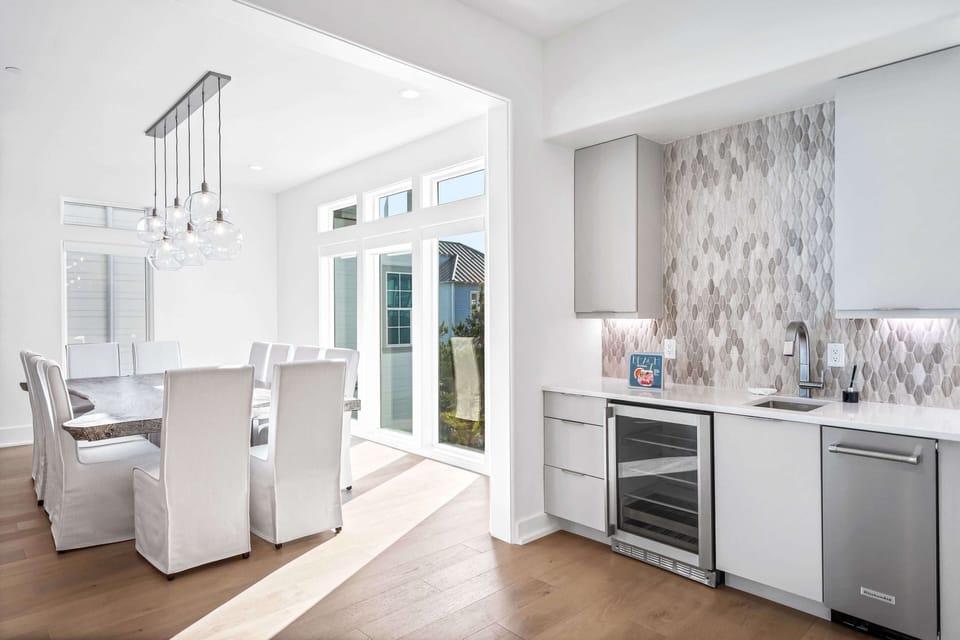 3rd floor wet bar