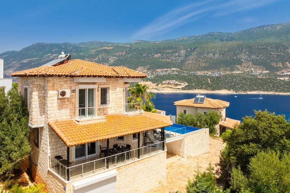 Beautiful villa with private pool and terrace with sea views