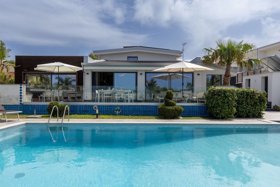Building Exterior, Outdoor, Pool