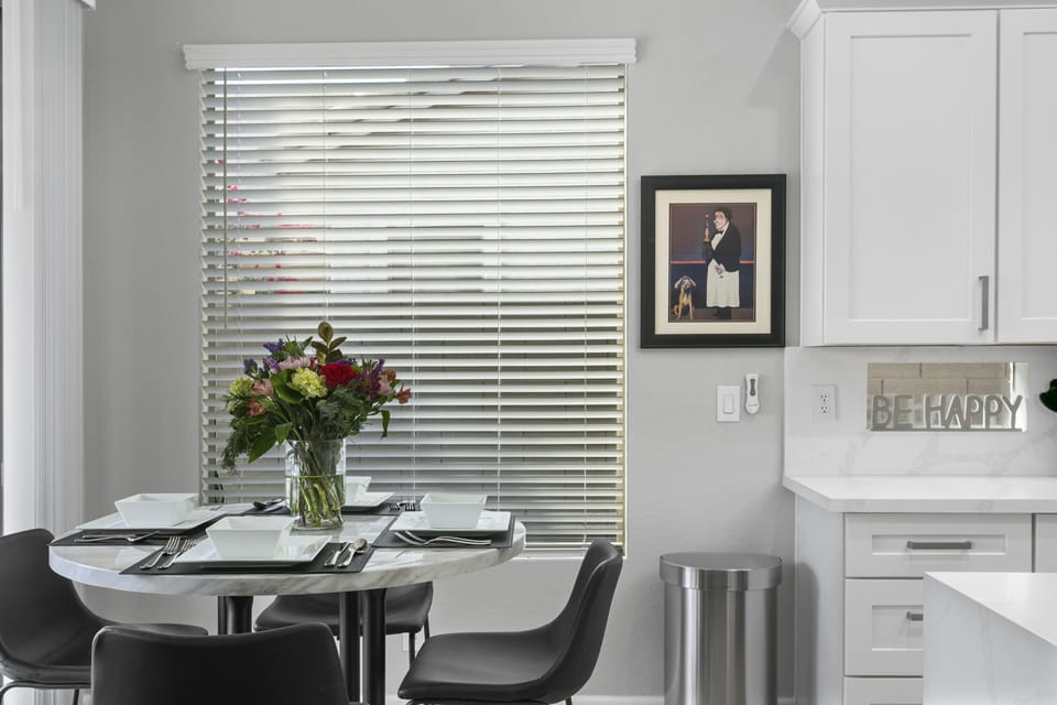 New Elegant dinning table