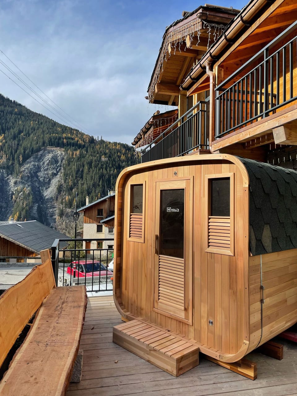 Outdoor Sauna in the Chalets The French Lodge Peisey