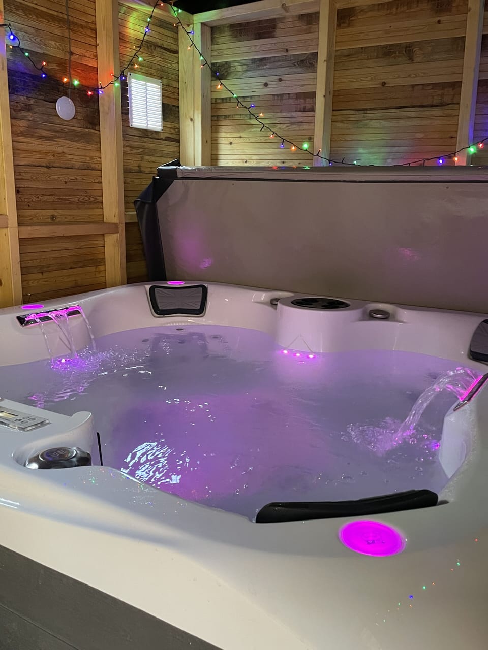 Indoor spa tub