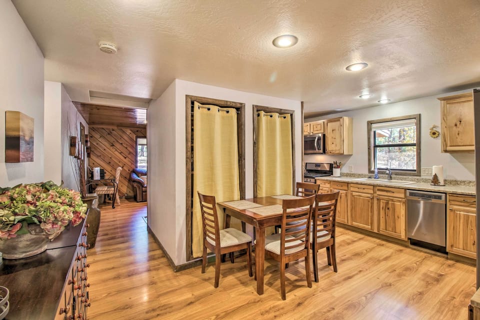 Dining Area | Dishware & Flatware Provided
