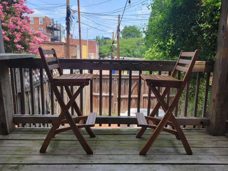 deck off kitchen / main level 
