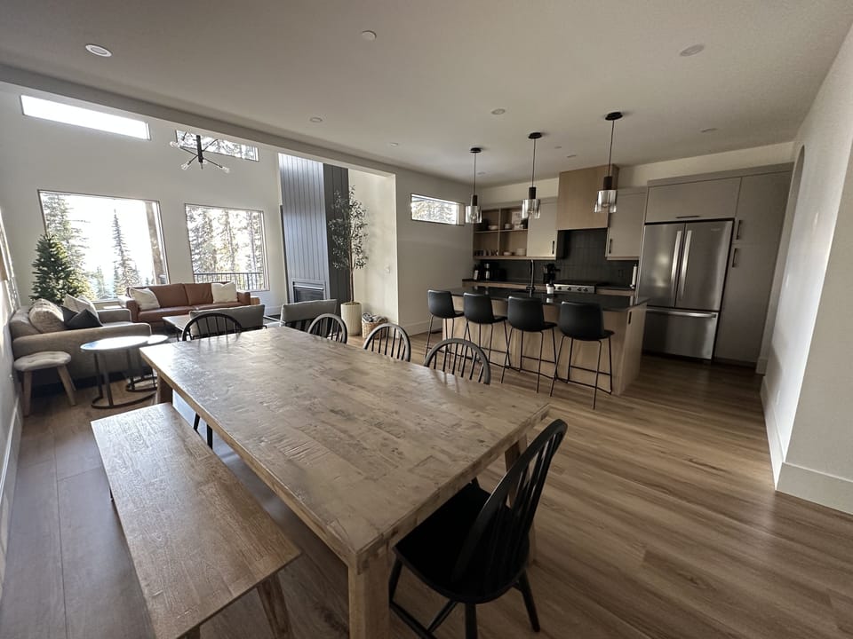 Open Concept for Easy Entertaining 