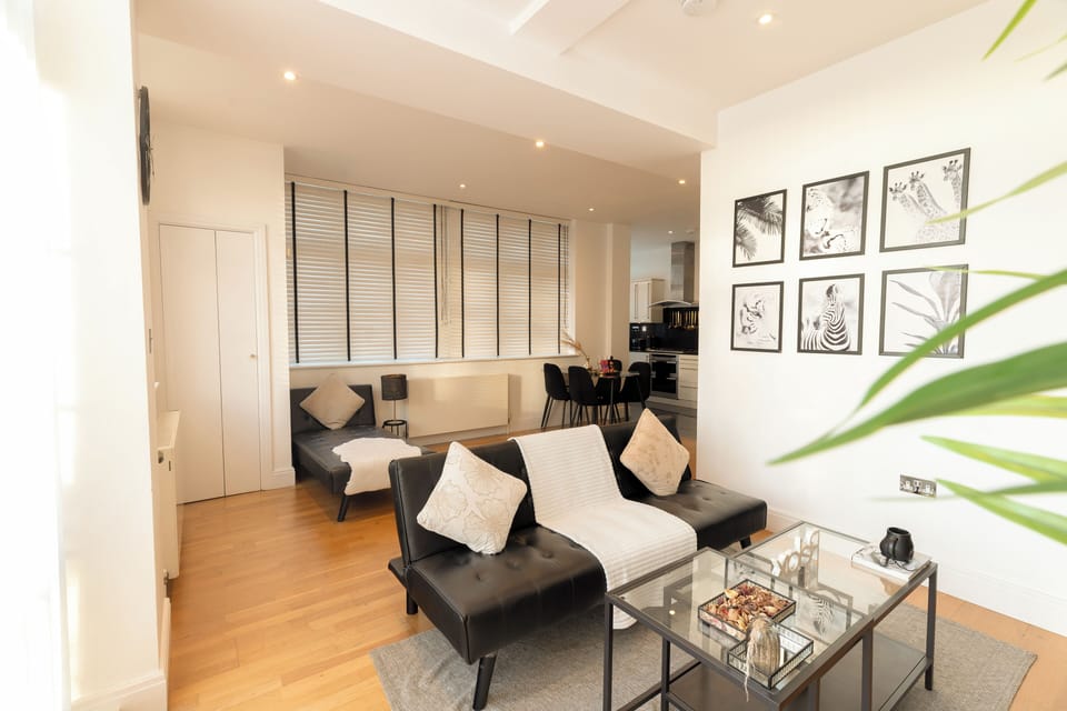 Spacious apartment for 5 with modern amenities, central location and comfort