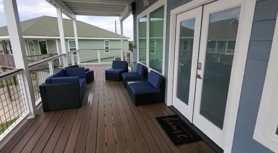Main entry and deck
