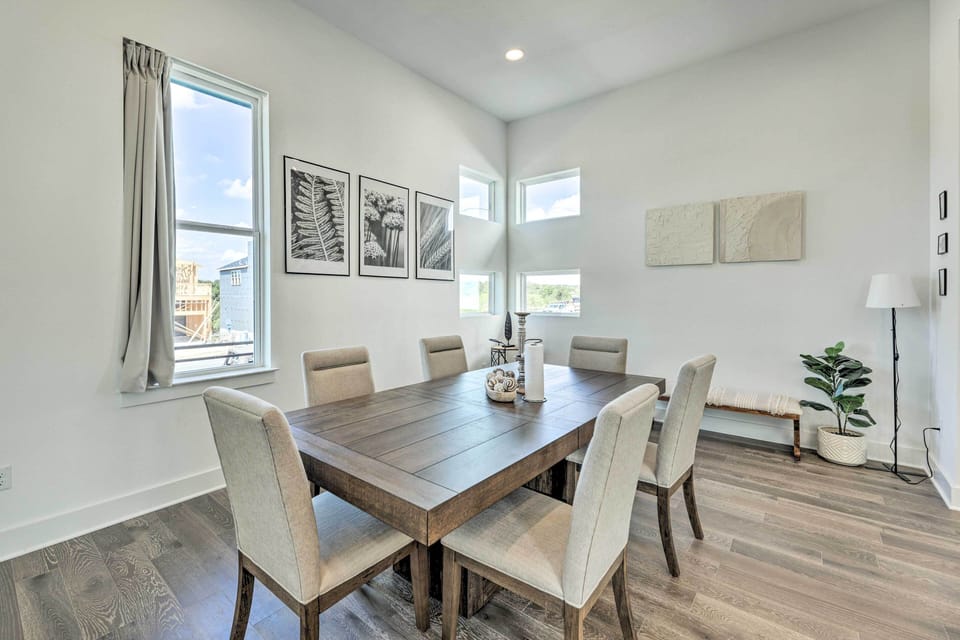 Dining Room | Dishware/Flatware Provided