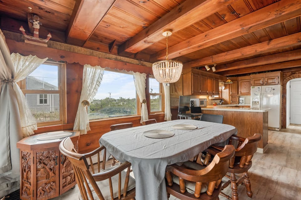 Dining area with seating for 6