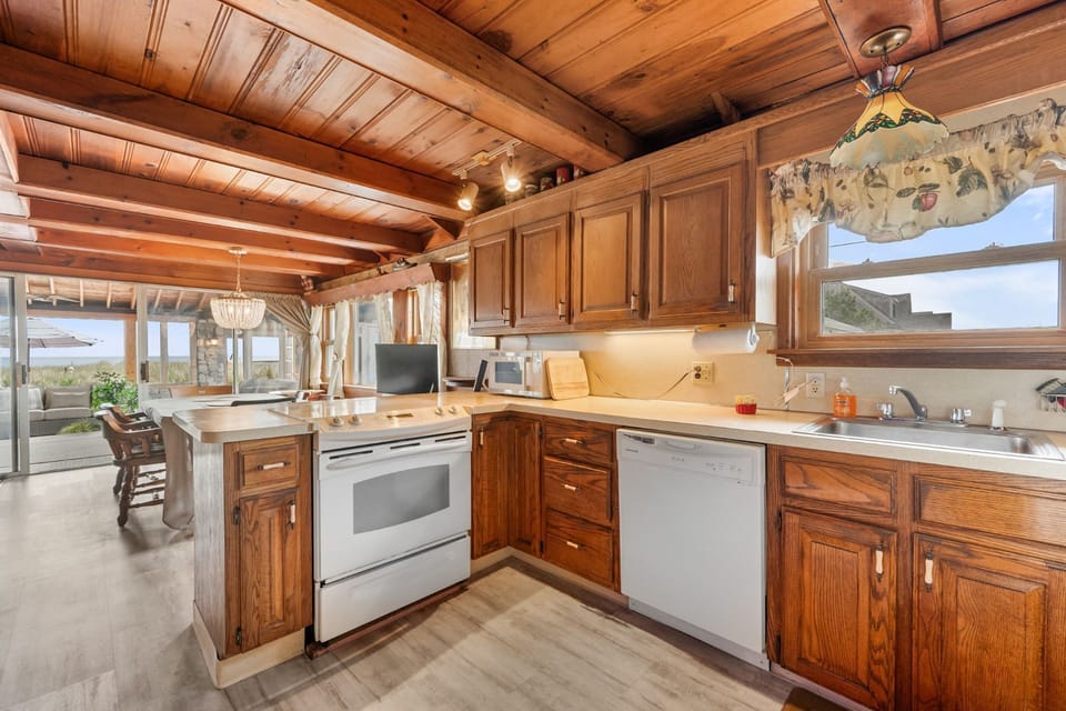 Well-equipped kitchen