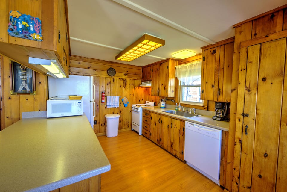 Fully equipped kitchen.