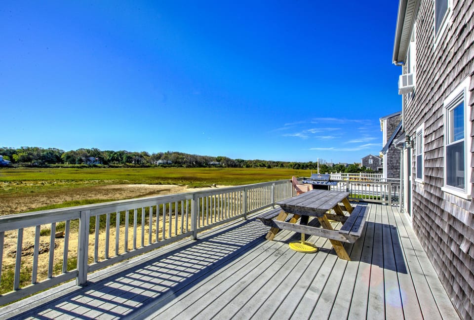 Welcome to 154 North Shore Boulevard, East Sandwich!