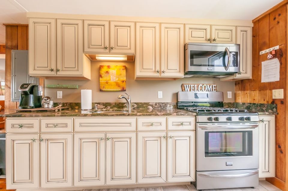 Kitchen - 300 Phillips Road