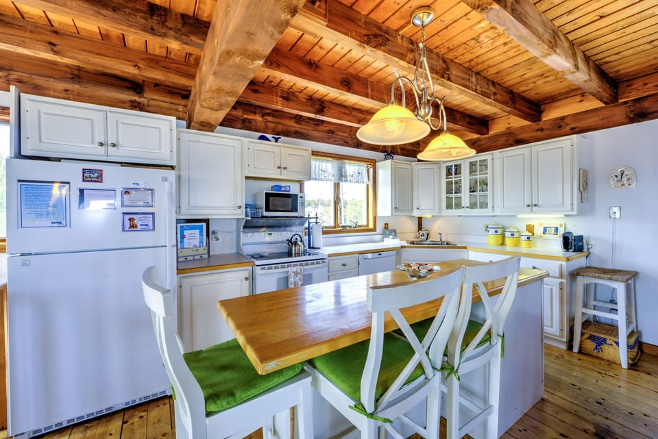 Fully equipped kitchen.