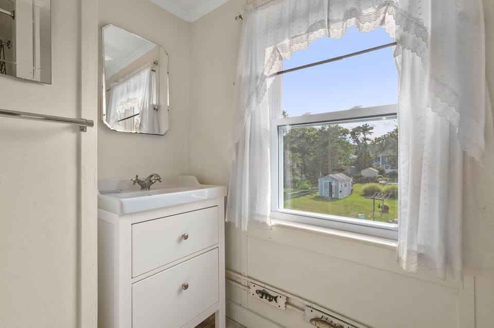 2nd floor bathroom