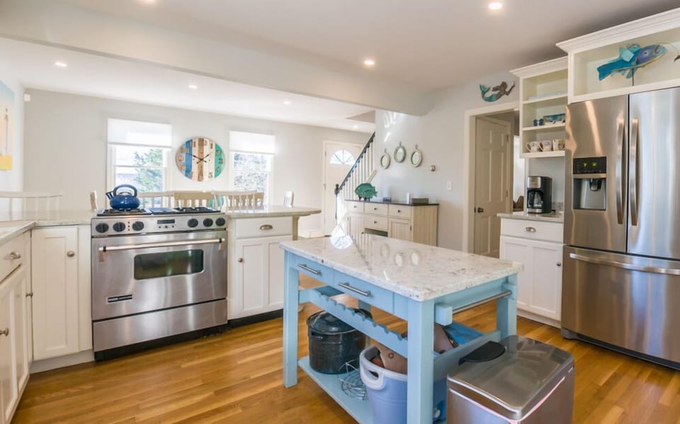 Beautifully updated kitchen with stainless steal appliances.