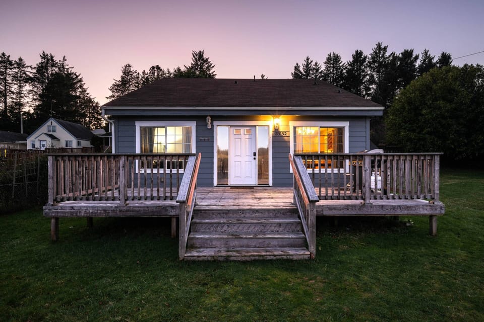 "Great location to sunset beach, not far from restaurants and Astoria" - Tim
