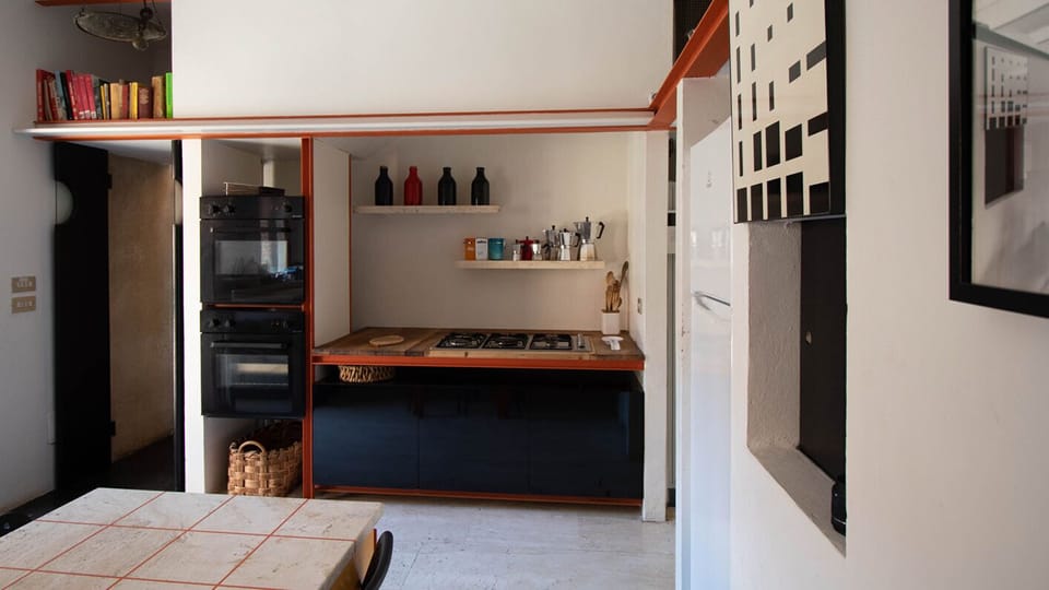 Kitchen - 2 Ovens and Gas Hob