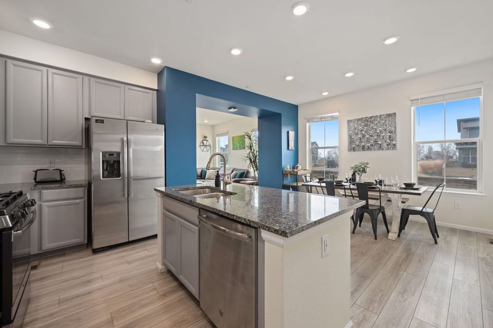 Chef's Kitchen with Dining Area and Breakfast Bar