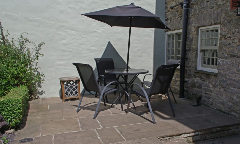 Patio area to the rear of Briar Cottage in Middleham in the Yorkshire Dales