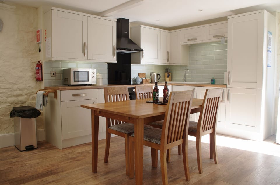Kitchen with dining area at Forge Cottage in Masham