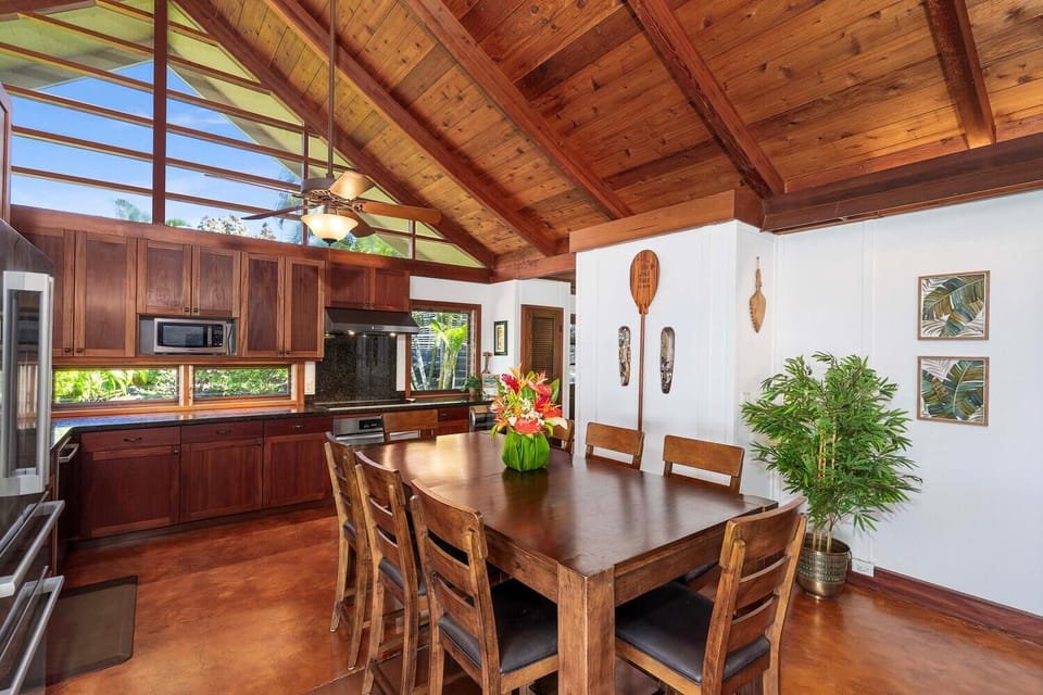 Gather for meals at this indoor dining table for six—perfect for island-inspired feasts.