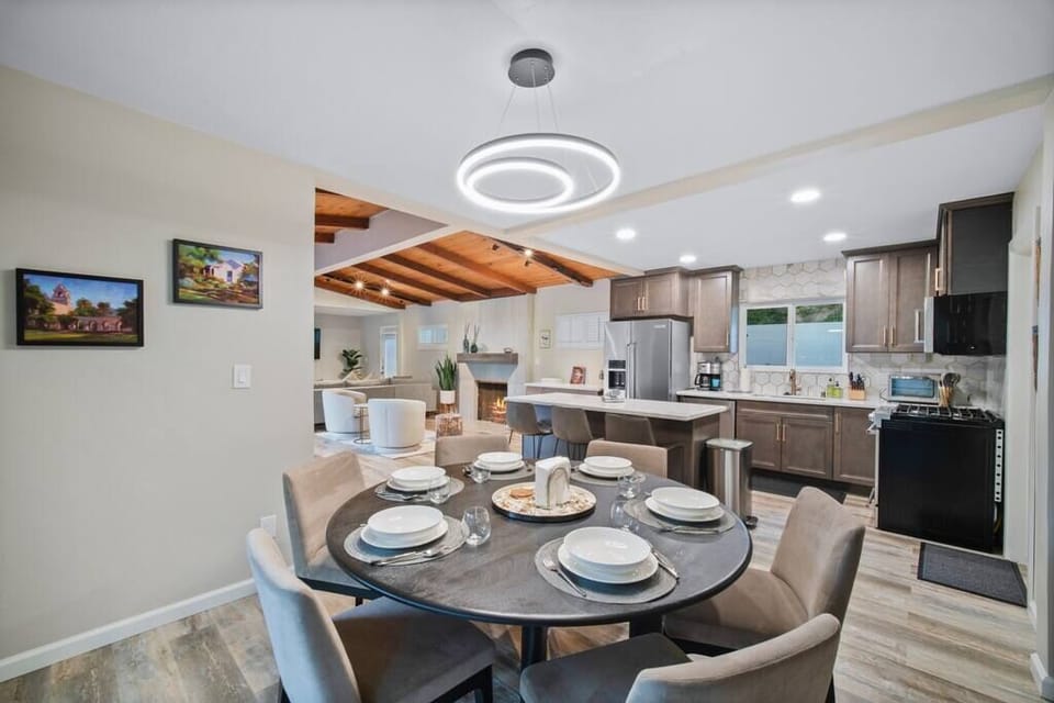Dining Room (2)