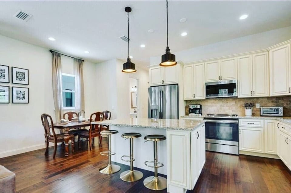 Kitchen to accommodate a Dine in or Gourmet Delivered