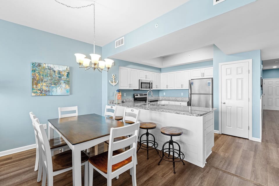 Majestic Sun 302B Dining ALt