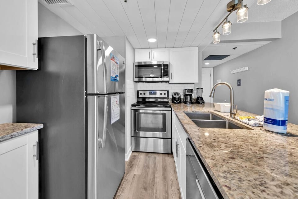 Full kitchen