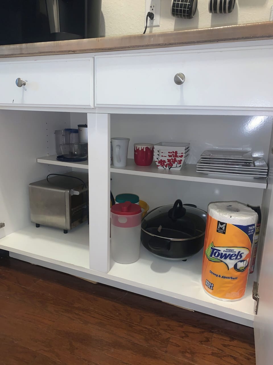 Dishes and small appliances provided