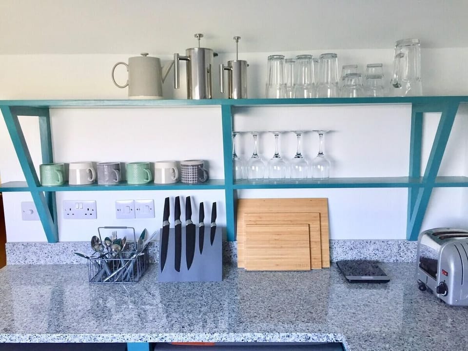 open shelving in the handbill kitchen