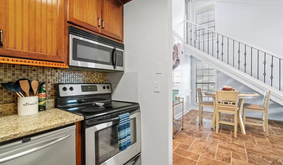 Full kitchen area