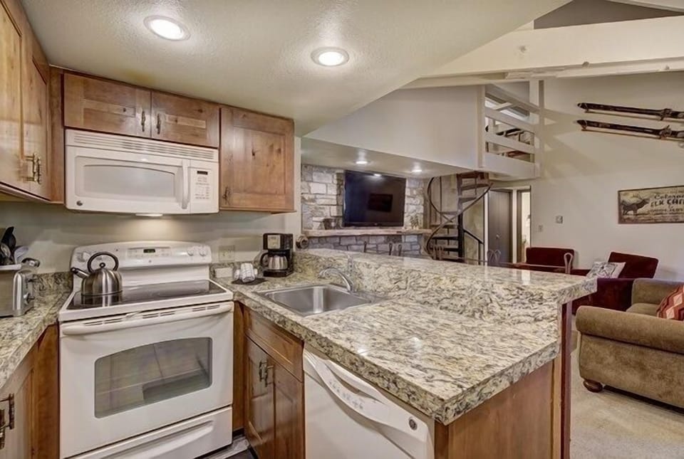 Indoors, Microwave, Oven, Sink, Kitchen