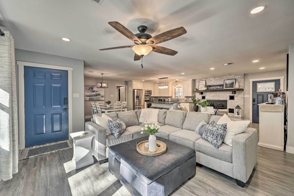 Living Room | Free WiFi | Central A/C + Heating